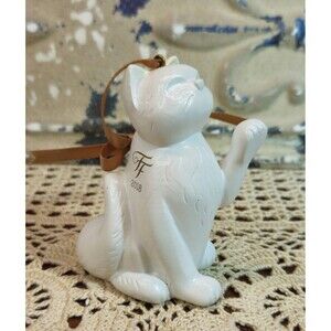 2018 Fancy Feast Collectible Christmas Tree Ornament  White Cat w/ Lifted Paw